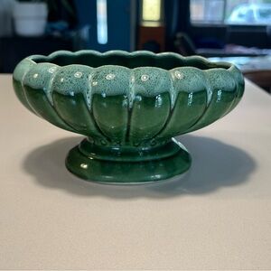 Vintage UPCO USA 908 Oval Scalloped Green Pedestal Pottery Bowl/vase